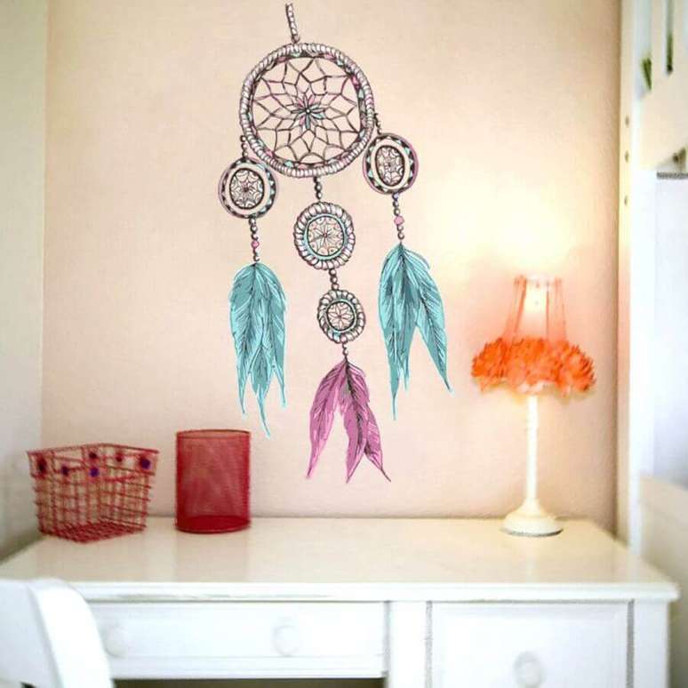 11. No mercado tamb&eacute;m &eacute; poss&iacute;vel encontrar adesivo colorido e preto e branco com desenho de filtro dos sonhos &ndash; Foto: Webcomunica