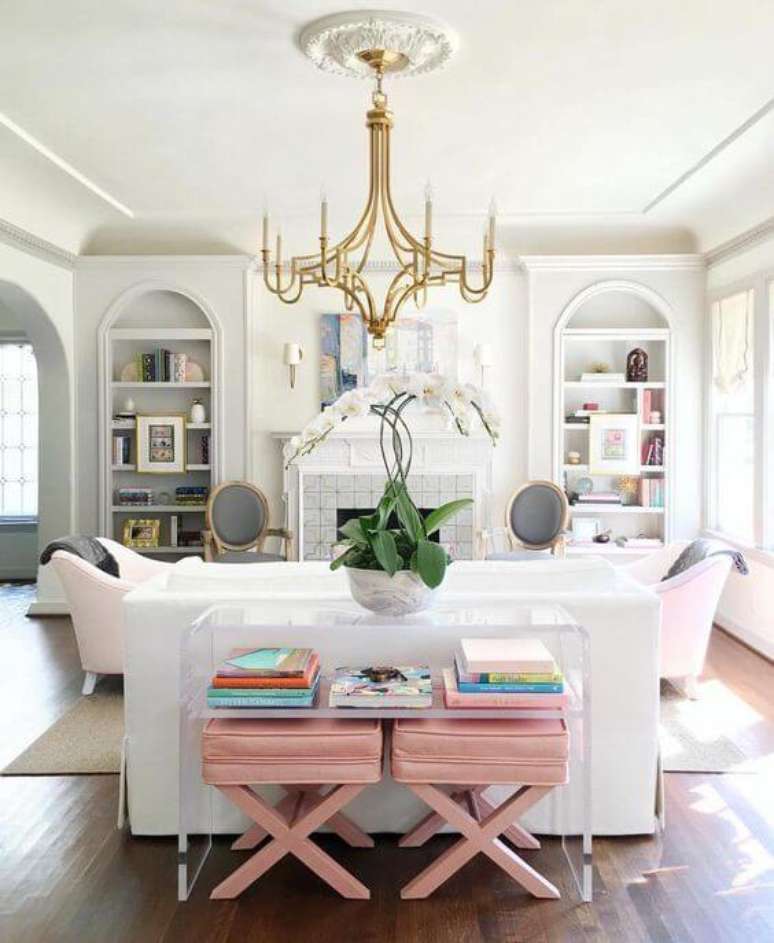 86. Aparador para sala de vidro atr&aacute;s do sof&aacute; branco &ndash; Via: Pinterest