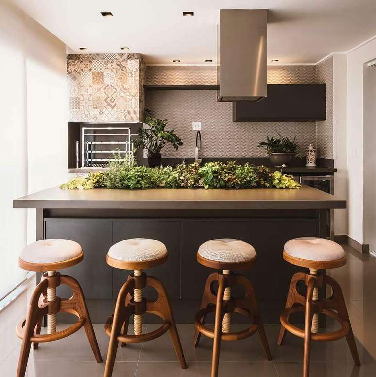 15. Apartamento decorado com varanda gourmet com churrasqueira – Foto: MEET Arquitetura
