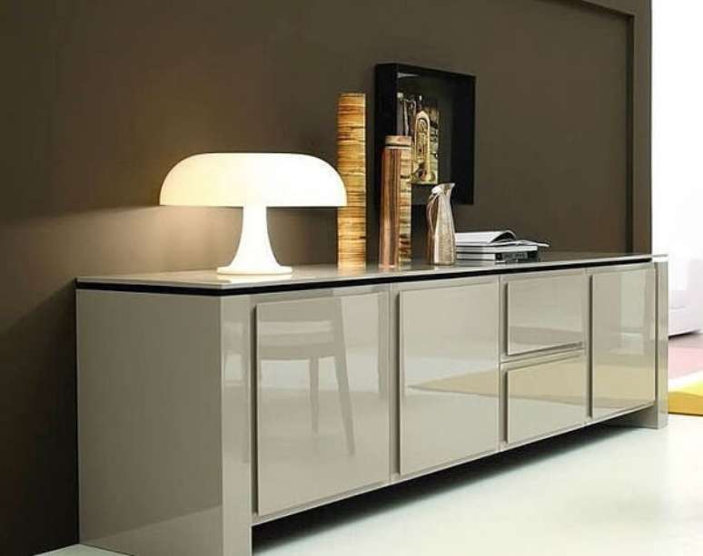 63. Buffet para sala de jantar moderno em tom cinza. Fonte: Pinterest