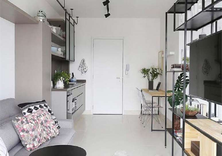 30. Apartamento decorado pequeno e simples com móveis planejados – Foto: Pinterest