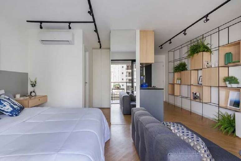 32. Decoração de apartamento planejado com todos os ambientes integrados – Foto: Pinterest