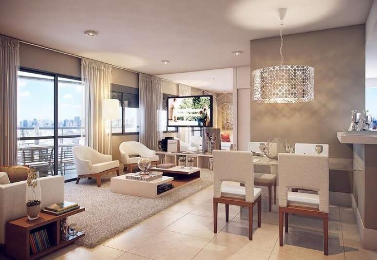 33. Apartamento decorado sofisticado com lustre de cristal sobre mesa de jantar &ndash; Foto: Meu Im&oacute;vel