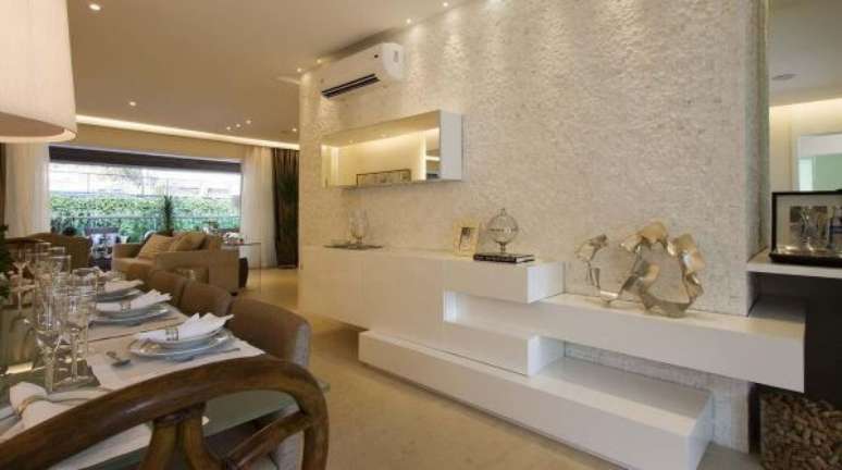 21. Aparador branco para sala de jantar moderna &ndash; Via: Cilene Monteiro Lupi