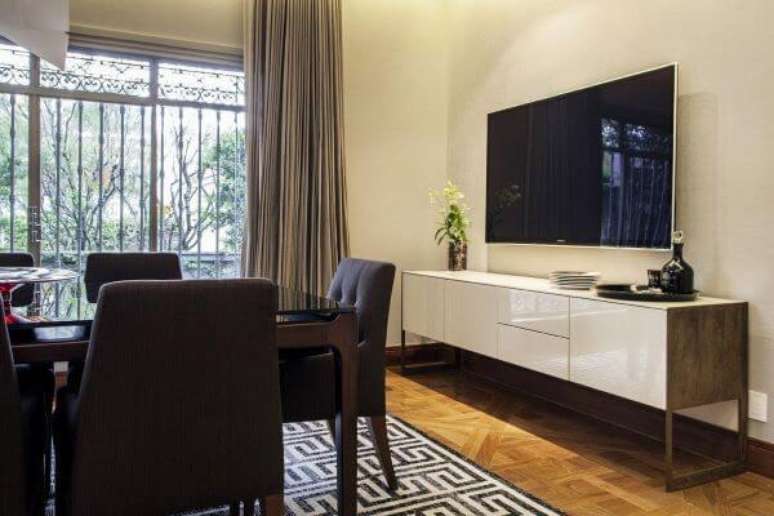 22. Aparador para sala de jantar branco &ndash; Foto: Deborah Basso