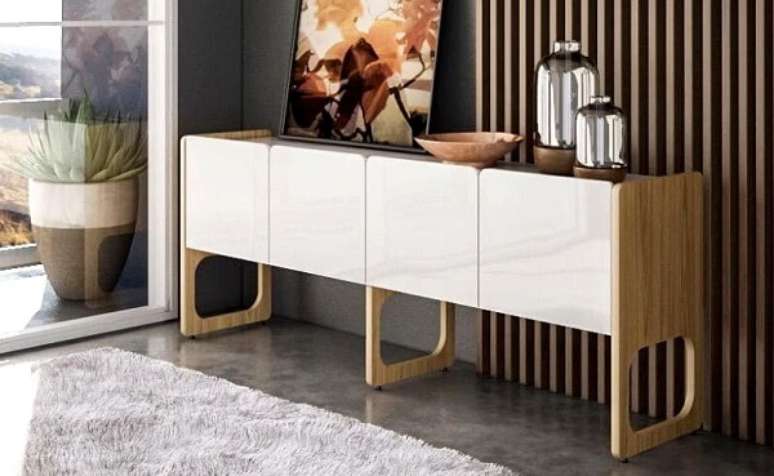 54. Modelo de buffet para sala de jantar branco com 4 portas. Fonte: Pinterest