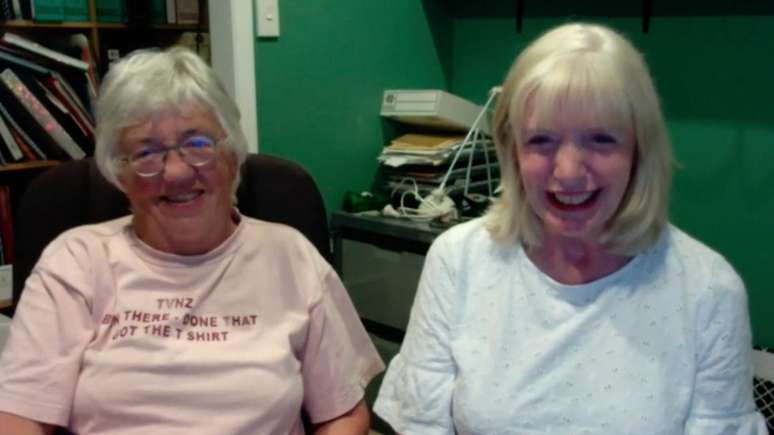 Margaret e Sue conversaram com a BBC pelo FaceTime de Auckland, na Nova Zel&acirc;ndia