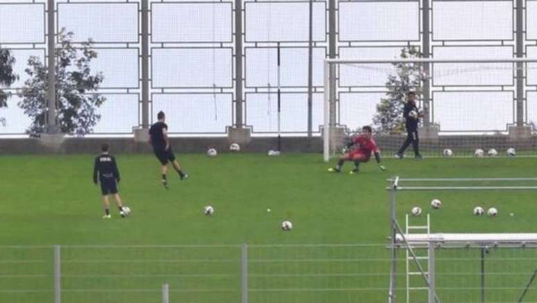 Cristiano Ronaldo foi visto treinando acompanhado de outras pessoas na Ilha da Madeira