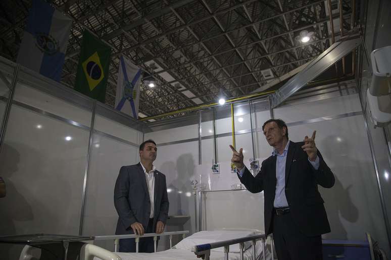 COLETIVA DE IMPRENSA COM A PARTICIPAÇÃO DO PREFEITO MARCELO CRIVELLA E O SENADOR FLÁVIO BOLSONARO, REALIZADO NO HOSPITAL DE CAMPANHA DO RIO CENTRO, ZONA OESTE DO RIO, NESTA SEXTA-FEIRA (10).