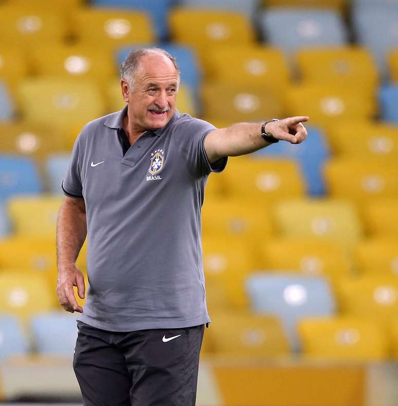 Luiz Felipe Scolari orienta a seleção brasileira