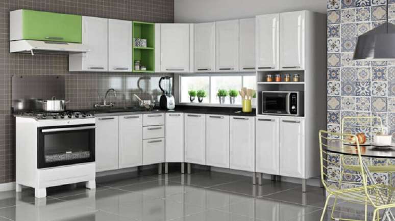 27. Cozinha modulada de canto branca e verde – Foto: Pinterest