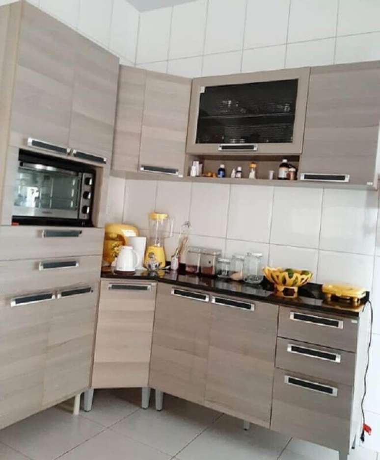 31. Decoração simples de cozinha modulada em L – Foto: Casa e Construção