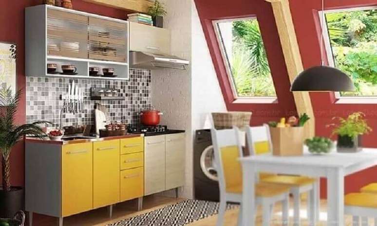 49. Decoração simples de cozinha modulada com armários com portas amarelas – Foto: Lojas KD