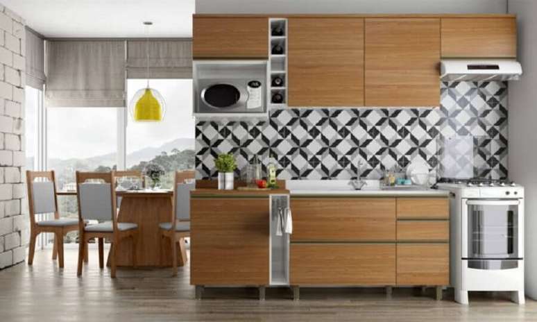 63. Revestimento geométrico para decoração de cozinha modulada com armários de madeira – Foto: Pradel Móveis