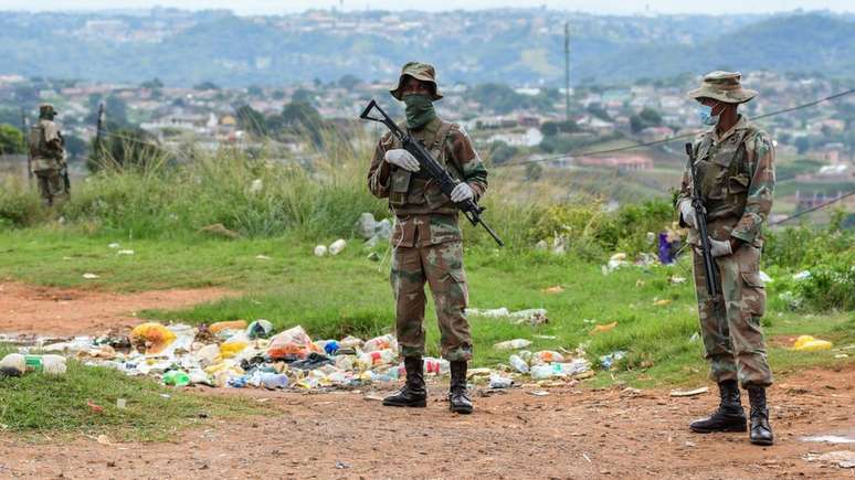 A África do Sul enviou o Exército às ruas para reforçar a quarentena