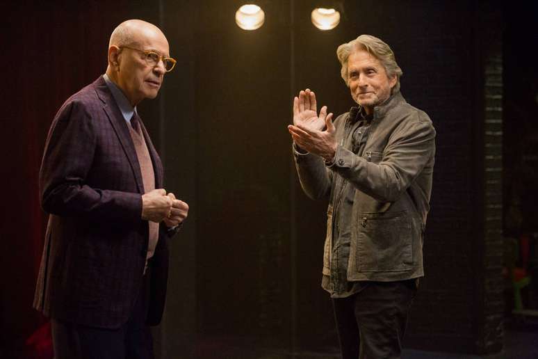 Em 'O M&eacute;todo Kominsky' Michael Douglas e Alan Arkin vivem dois amigos que lidam juntos com o processo de envelhecer e outros desafios do dia a dia