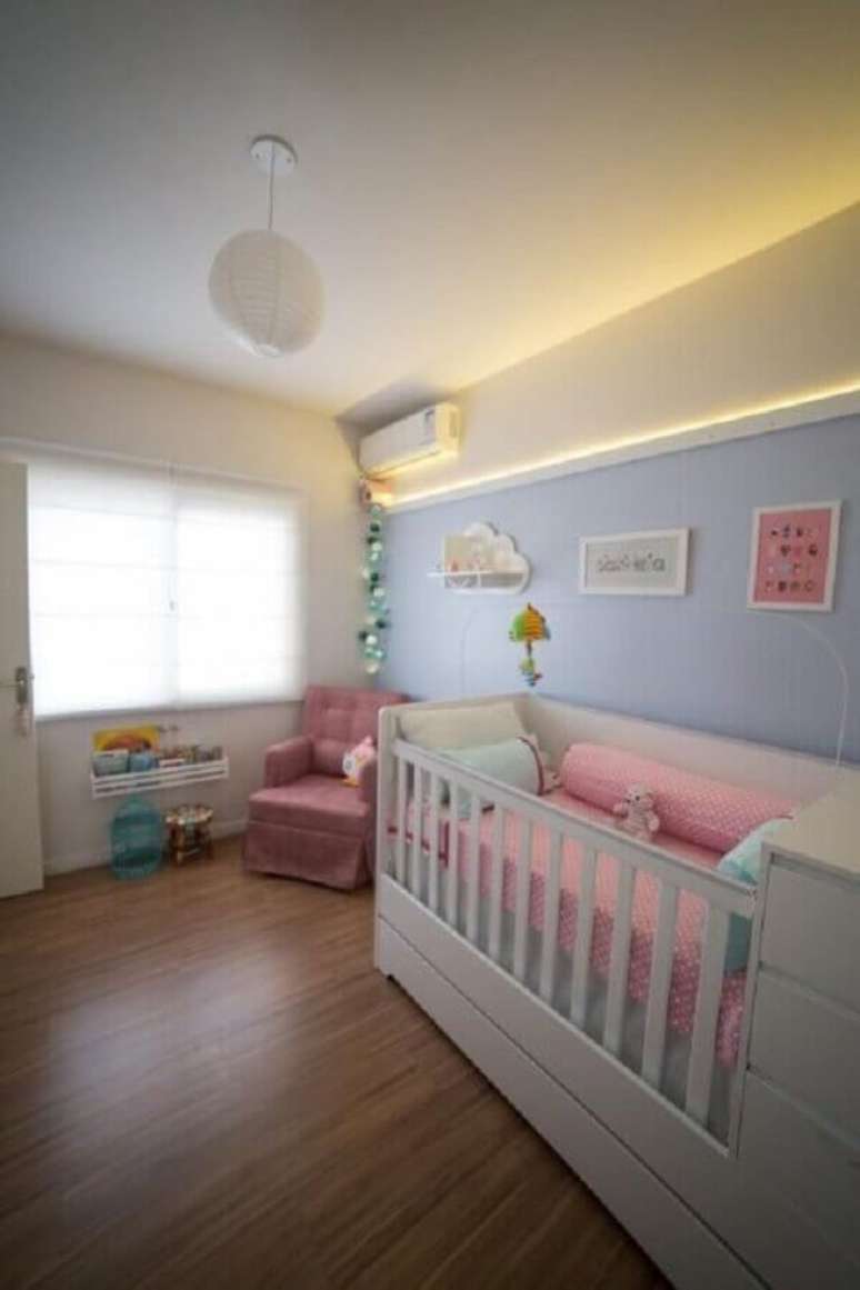 16. Decoração de quarto de bebê rosa e azul – Foto: Studio Feijó