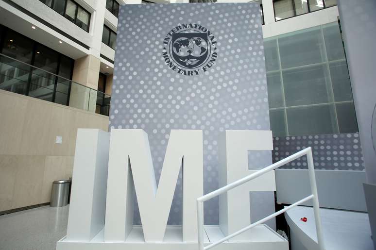 Logo do FMI na sede da institui&ccedil;&atilde;o, em Washington, EUA 
09/10/2016
REUTERS/Yuri Gripas