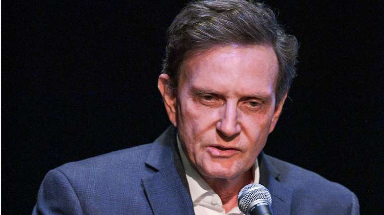 Crivella diz que vai proibir que cariocas saiam às ruas sem máscaras
