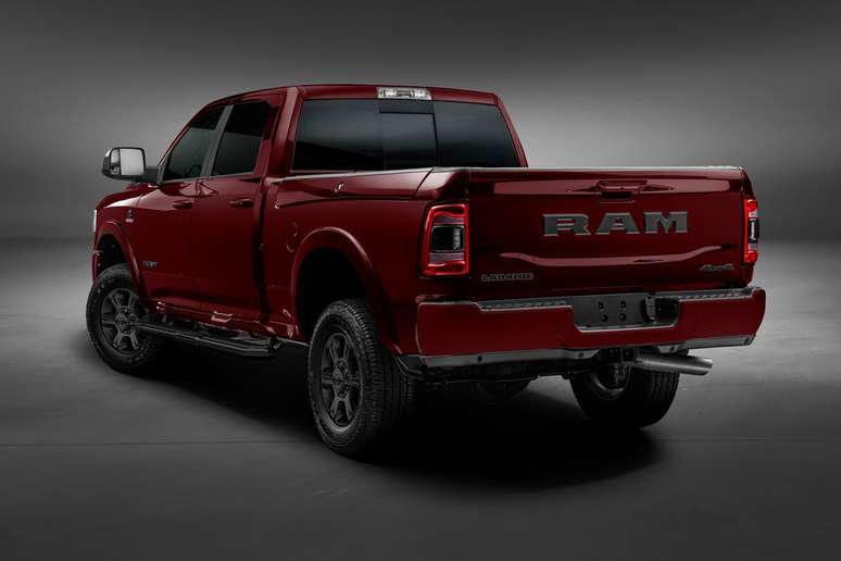 A Ram 2500 Night Edition custa R$ 5 mil a mais do que a versão Laramie.