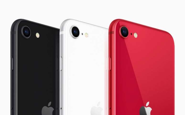 Os novos iPhones SE, em três cores diferentes