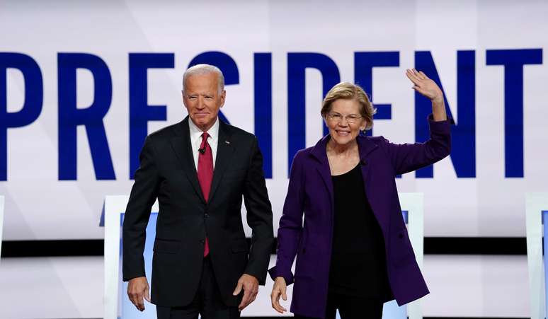 Joe Biden e Elizabeth Warren em Westerville, nos Estados Unidos
15/10/2019 REUTERS/Shannon Stapleton