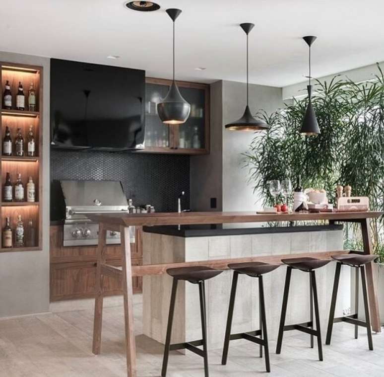 24. Banqueta para cozinha de madeira combina com diversas op&ccedil;&otilde;es &ndash; Foto: Via Pinterest