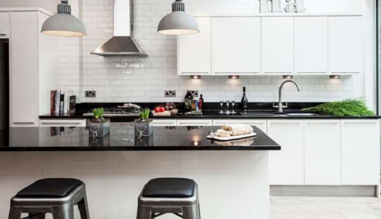 52. As banquetas com assentos estofados tamb&eacute;m s&atilde;o uma boa op&ccedil;&atilde;o de conforto &ndash; Foto: Westwing