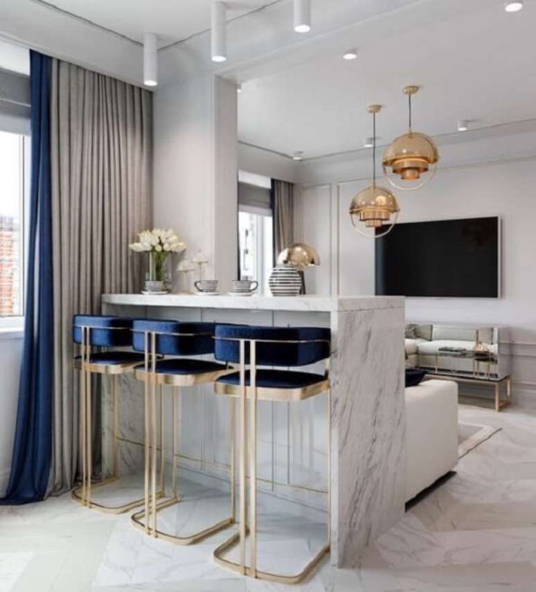 8. Banquetas altas s&atilde;o boas op&ccedil;&otilde;es para balc&otilde;es altos &ndash; Foto: Via Pinterest