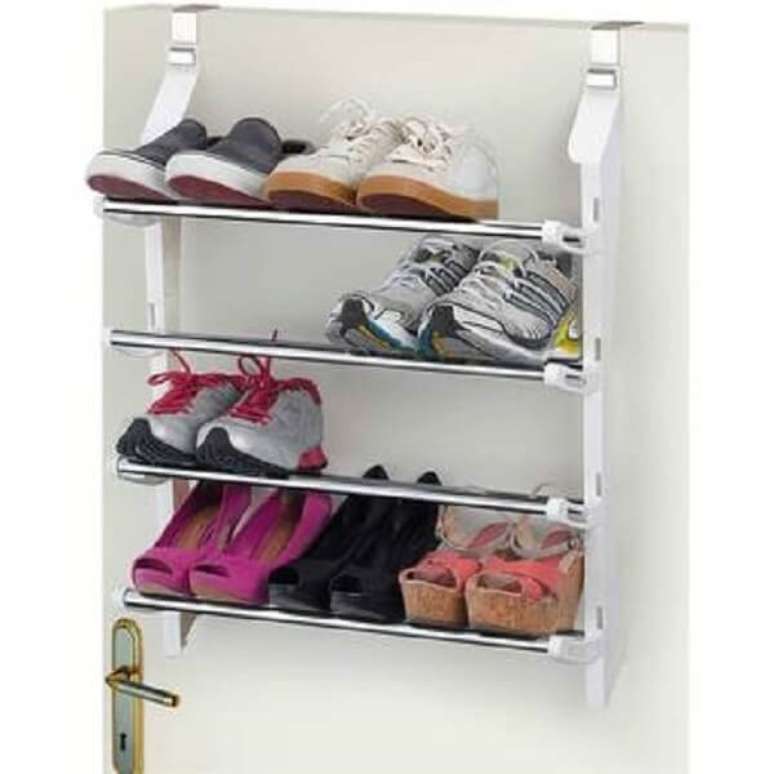21. Sapateira de porta pr&aacute;tica e funcional. Fonte: Pinterest