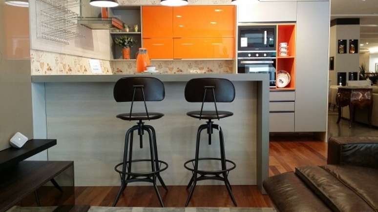 74. Banqueta para cozinha moderna e confort&aacute;vel &ndash; Foto: Via Pinterest