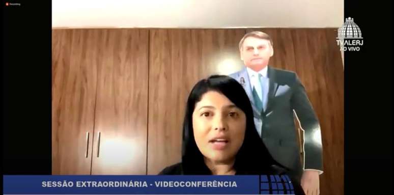 Alerj Deputadas Usam Figuras De Bolsonaro E Che Guevara 4444