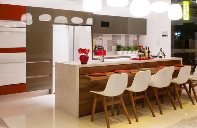 33. Banquetas baixas s&atilde;o uma boa op&ccedil;&atilde;o para balc&otilde;es baixos &ndash; Foto: Via Pinterest