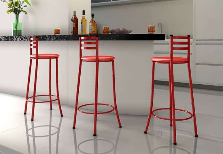 65. O toque de cor perfeito na cozinha branca &ndash; Foto: Via Pinterest