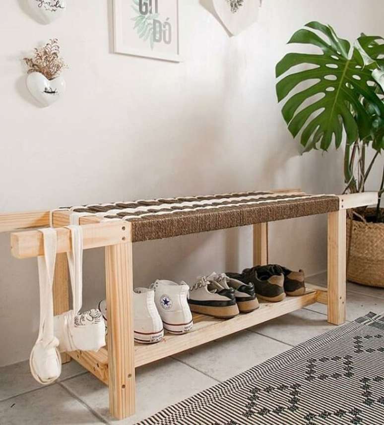 59. Banco sapateira pequena com design criativo. Fonte: Pinterest
