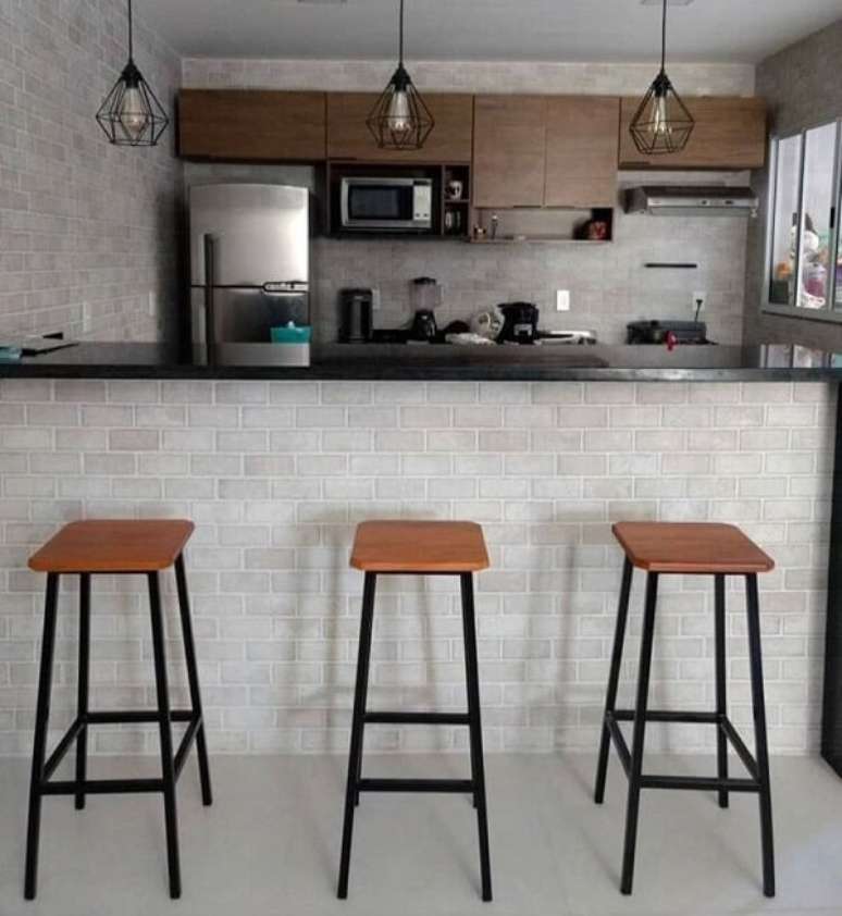 35. Banqueta de madeira &eacute; uma &oacute;tima op&ccedil;&atilde;o para diversos ambientes &ndash; Foto: Via Pinterest