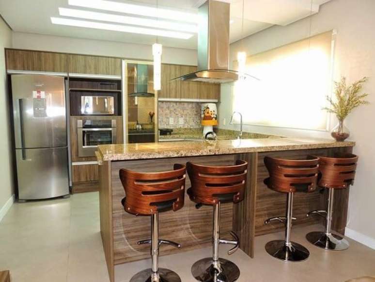 2. Em uma cozinha americana a banqueta para cozinha &eacute; um m&oacute;vel indispens&aacute;vel &ndash; Foto: Via Pinterest