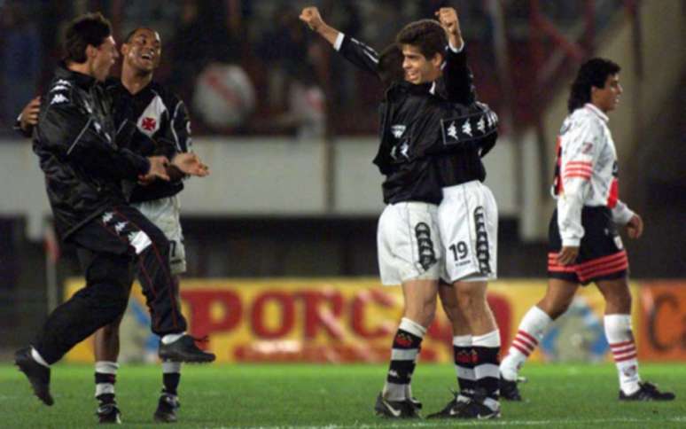 O gol contra o River Plate, no Monumental, ganhou na enquete do Vasco (Foto: Reprodução)