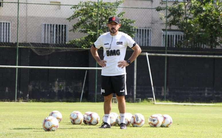 Ramon Menezes é quem vai guiar o time Cruz-Maltino quando a bola rolar novamente (Foto: Rafael Ribeiro/Vasco)