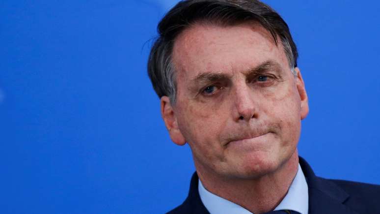 Bolsonaro em coletiva após demissão de Mandetta; para analistas ouvidos pela reportagem, presidente já não tem forças para mudar o rumo do país na condução de pandemia