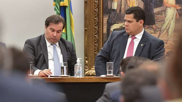 Os presidentes da Câmara dos Deputados, Rodrigo Maia, e do Senado, Davi Alcolumbre, divulgaram nota conjunta criticando a demissão de Mandetta