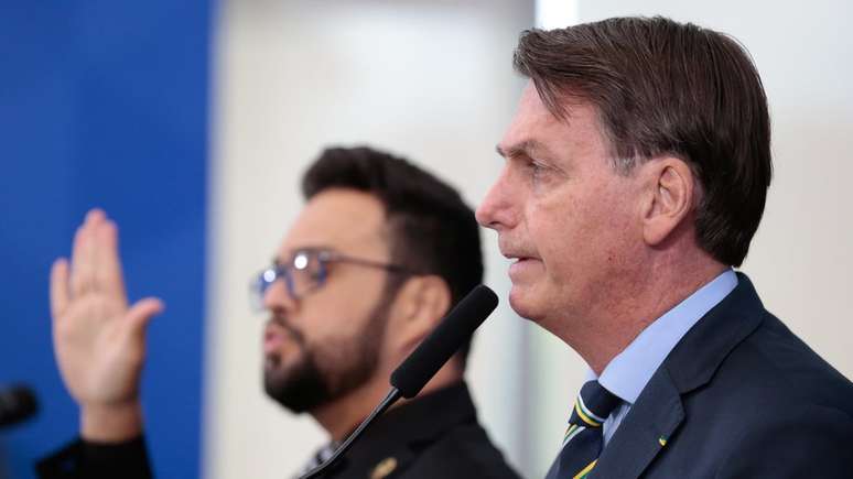 Para constitucionalistas ouvidas pela BBC News Brasil, o interesse público claramente se sobrepõe ao privado no caso dos exames de Bolsonaro