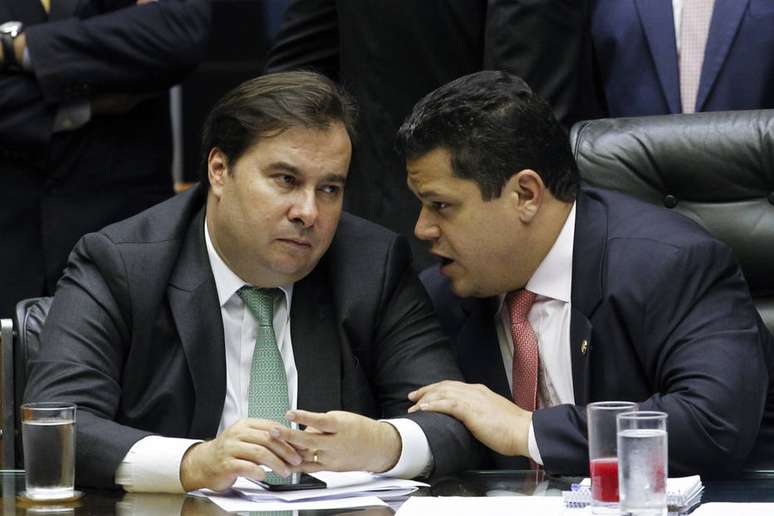 Os presidentes Rodrigo Maia, da Câmara, e Davi Alcolumbre, do Senado