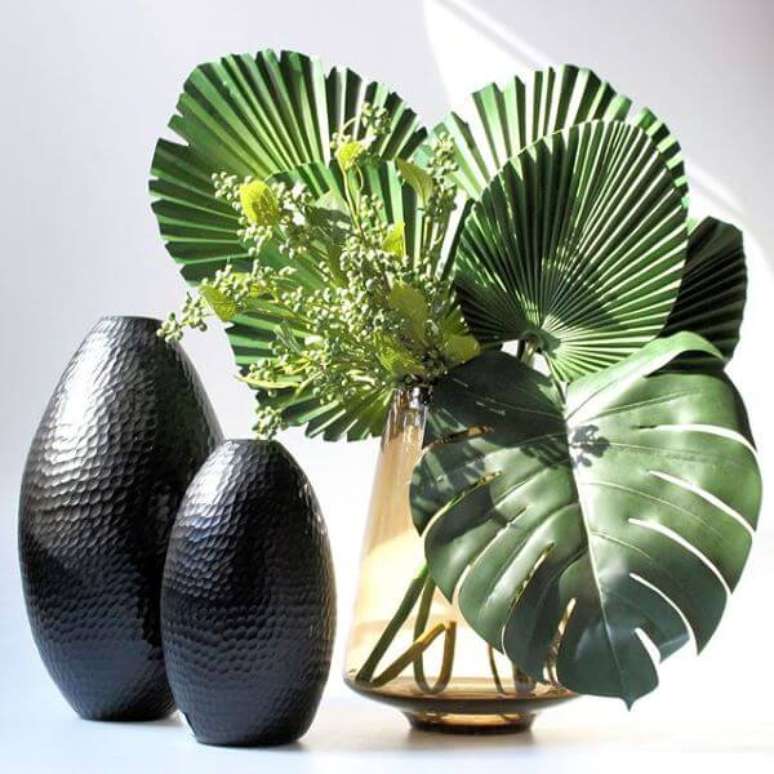 36. Palmeira leque com costela de ad&atilde;o para decorar salas modernas &ndash; Via: Pinterest