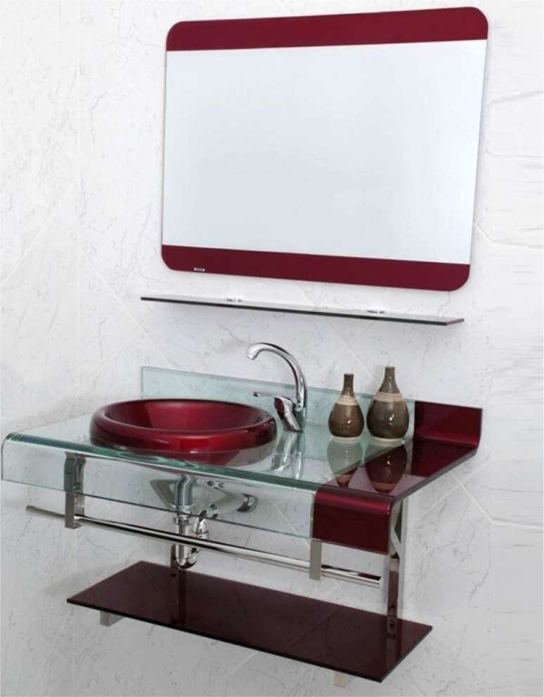 12. Gabinete e pia de banheiro de vidro são opções modernas para a decoração – Foto: Via Pinterest