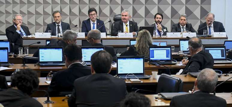 Sessão da CPI no Senado, em março; parlamentares investigam perfis na internet