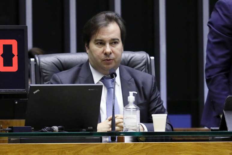 Rodrigo Maia: 'No Brasil, temos de lutar contra o corona e o vírus do autoritarismo'