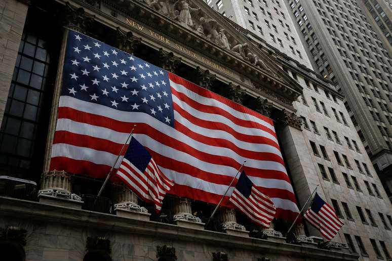 Fachada da bolsa de valores de Nova York 
13/04/2020
REUTERS/Andrew Kelly