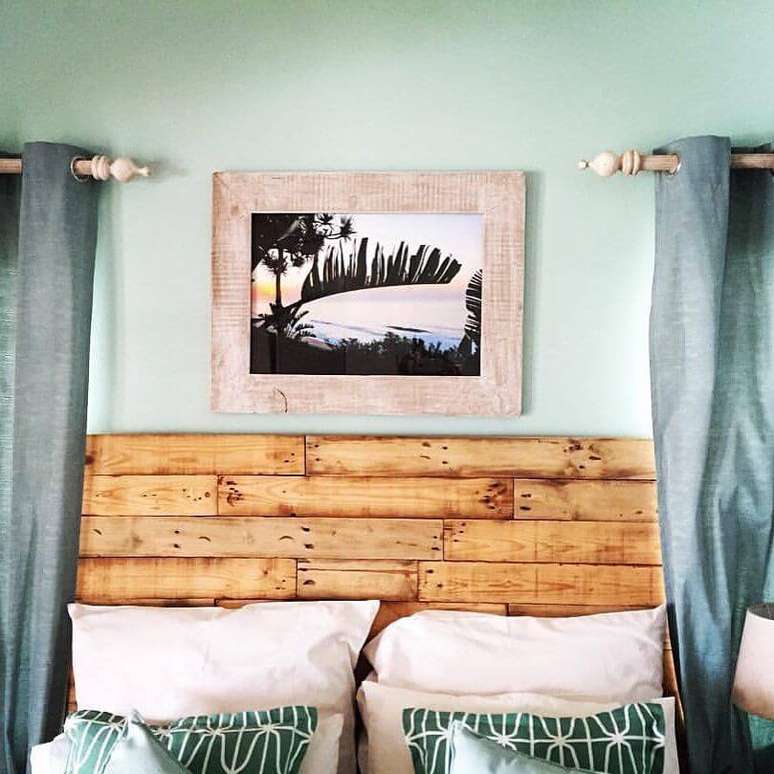 60. As cortinas delimitam a cabeceira da cama. Fonte: Pinterest