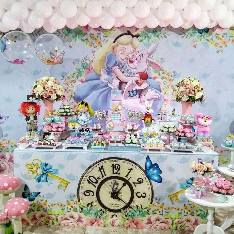 1. Decoração de festa Alice no País das Maravilhas em tons pastéis – Foto: Catch My Party